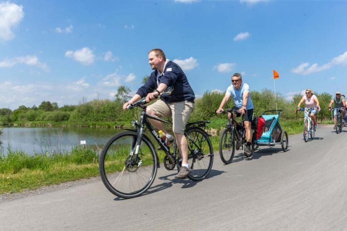 Eine Gruppe Radfahrer in der Region Hannover