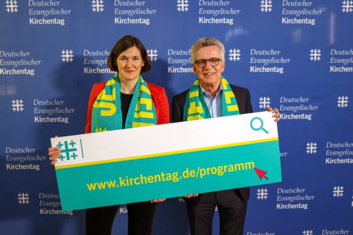 In Nürnberg haben Kirchentagspräsident Thomas de Maizière und Generalsekretärin Kristin Jahn das Programm für den Kirchentag 2023 vorgestellt.