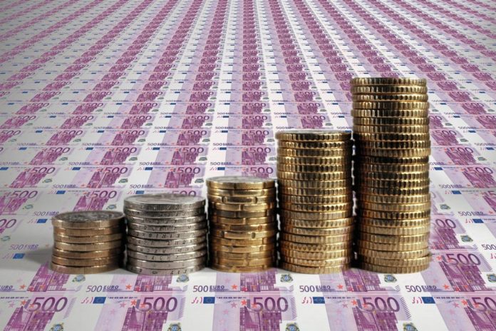 Euro Geldscheine und Münzen - Symbolbild © pixabay.com | geralt