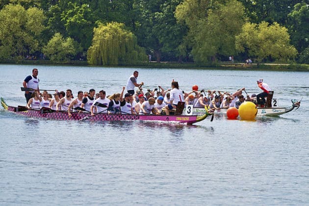 Drachenbootrennen auf dem Maschsee in Hannover beim Drachenbootfestival 2023 © Ulrich Stamm