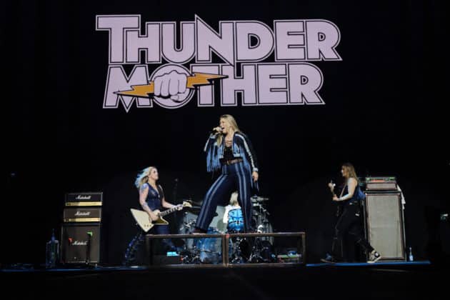 Thundermother als Support der Scorpions auf ihrer Rock Believer World Tour 2023 - ZAG Arena in Hannover am 19.05.2023 © Ulrich Stamm