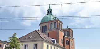 Katholikinnen und Katholiken feiern am 08. Juni Fronleichnamsfest - Basilika St. Clemens in der Calenberger Neustadt
