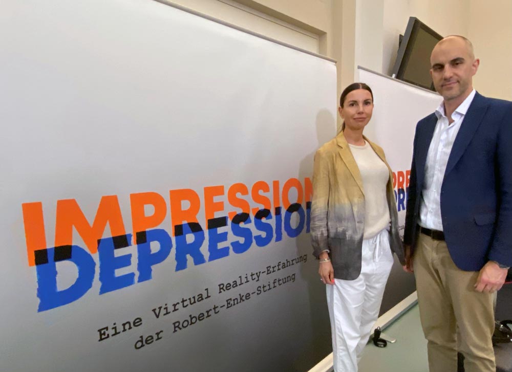 Teresa Enke und Oberbürgermeister Belit Onay präsentierten das Präventionsprojekt "Impression Depression", das die Landeshauptstadt Hannover gemeinsam mit der Robert-Enke-Stiftung auf den Weg gebracht hat.  © LHH