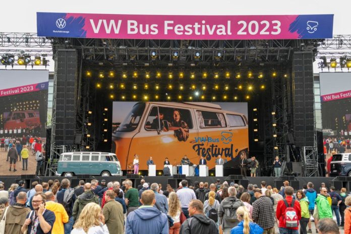 VW Bus Festival auf dem Messegelände offiziell eröffnet. © VWN / Knoth