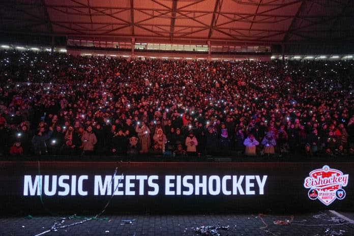 Music meets Eishockey - Eishockey Open Air 2022 - Heinz von Heiden Arena in Hannover© Ulrich Stamm