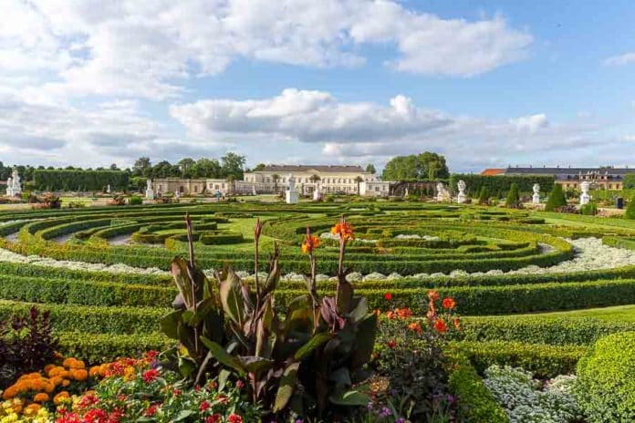 Im Großen Garten in Herrenhausen mit Blick auf das Schloss Herrenhausen © Ulrich Stamm
