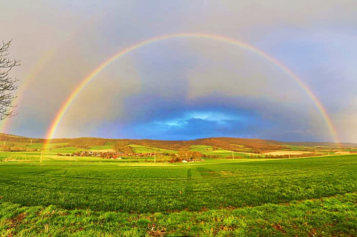 Ein Regenbogen im Weserbergland © Ulrich Stamm