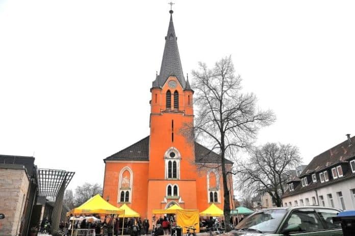 Erstmalig Weihnachtsmarkt auf dem Kirchplatz vor der Hainhölzer St. Marien-Kirche