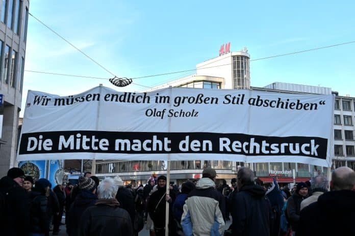 Mehr als 35.00 Menschen demonstrierten in Hannover gegen die AfD, Rechtsextremismus und Antisemitismus